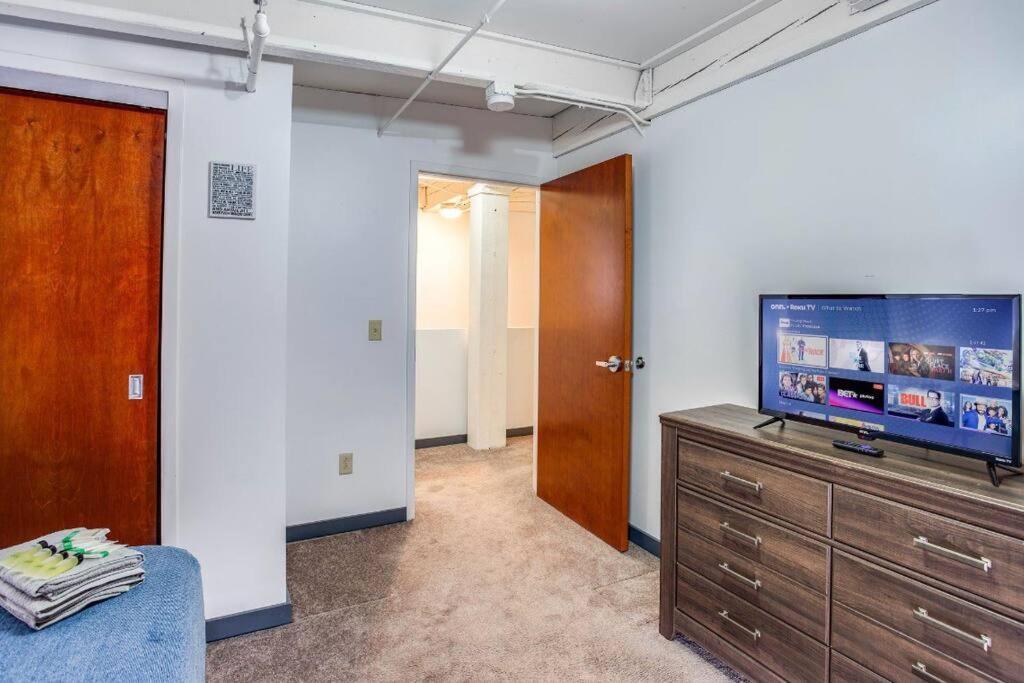Centric Modern Loft W/ King Beds & Smart Gametable Vila Rochester Exterior foto