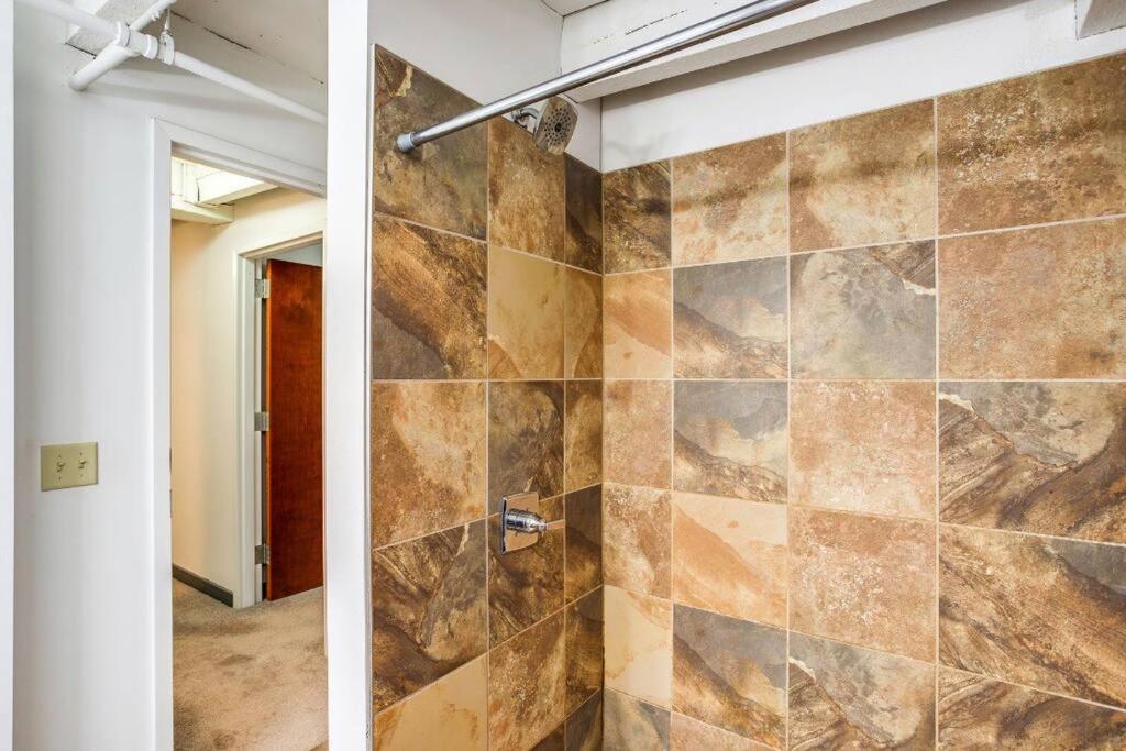 Centric Modern Loft W/ King Beds & Smart Gametable Vila Rochester Exterior foto